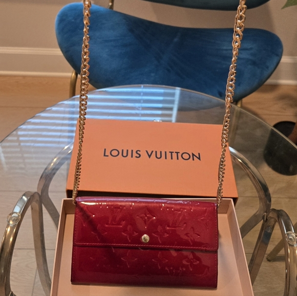 Sarah patent leather wallet Louis Vuitton With Complimentary Chain For Crossbody - Picture 5 of 15